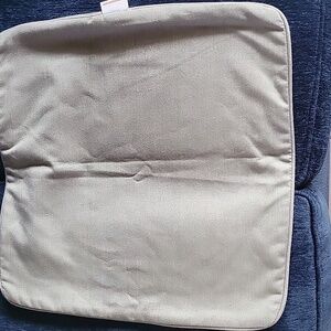 2 SUNBRELLA 18 X 18 Pillow Covers (2) in Light Gray